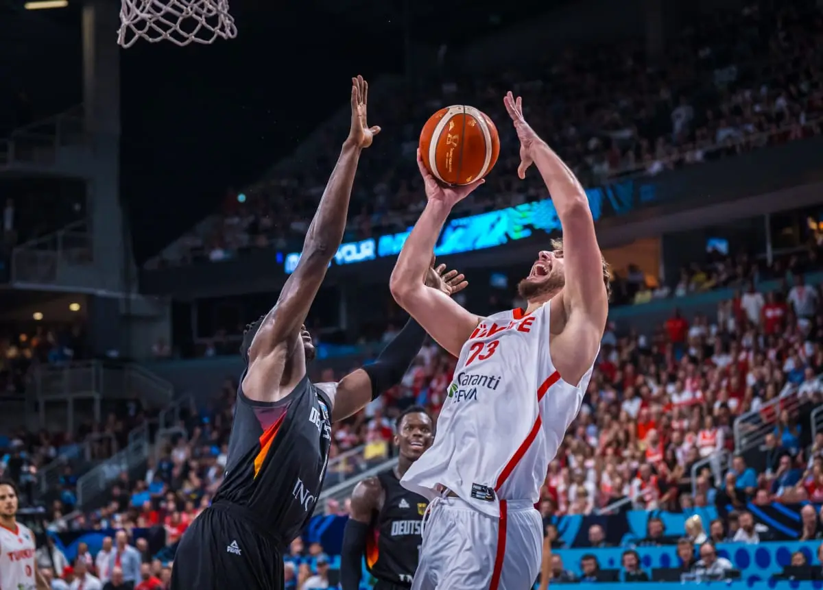 九游体育-国际比赛日NBA常规赛焦点战，上海申花绝杀压哨，底气十足，临场指挥获称赞(申花比赛直播今晚)